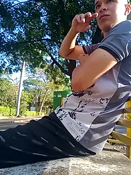 Snapshot of arevalo1124 chatting on 09-15-25, 09:37 arevalo1124 online show from 09-15-25, 09:37