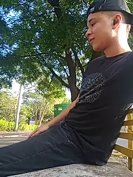 Snapshot of arevalo1124 chatting on 09-23-25, 09:40 arevalo1124 online show from 09-23-25, 09:40