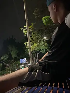 Snapshot of arevalo1124 chatting on 10-16-25, 05:30 arevalo1124 online show from 10-16-25, 05:30