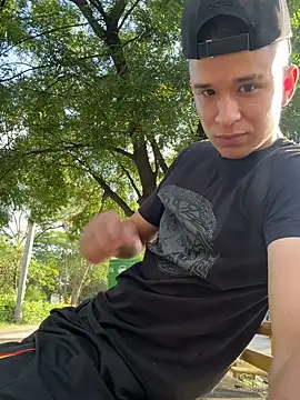 Snapshot of arevalo1124 chatting on 11-10-25, 08:41 arevalo1124 online show from 11-10-25, 08:41