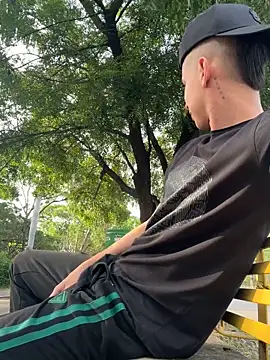 Snapshot of arevalo1124 chatting on 11-12-25, 12:05 arevalo1124 online show from 11-12-25, 12:05