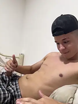 Snapshot of arevalo1124 chatting on 11-14-25, 12:15 arevalo1124 online show from 11-14-25, 12:15