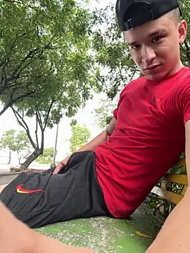 Snapshot of arevalo1124 chatting on 11-16-25, 04:23 arevalo1124 online show from 11-16-25, 04:23