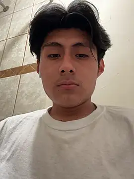 Snapshot of Etwin_vaz chatting on 03-29-26, 01:49 Etwin vaz online show from 03-29-26, 01:49