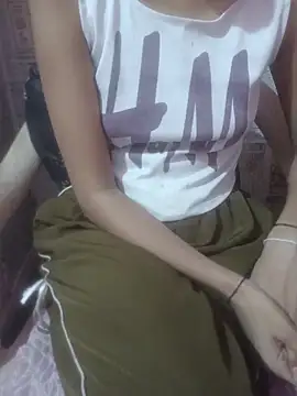 Snapshot of angel-cinderella chatting on 05-18-26, 10:37 angel-cinderella online show from 05-18-26, 10:37