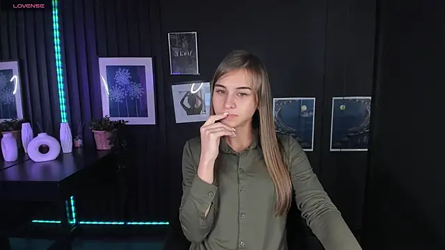 CharmBianca online show from 02-08-25, 04:25