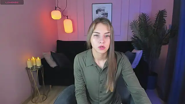 CharmBianca online show from 02-20-25, 05:23