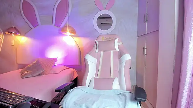 Snapshot of NAUGHTY_ALANA_ chatting on 02-17-25, 01:42 NAUGHTY ALANA online show from 02-17-25, 01:42