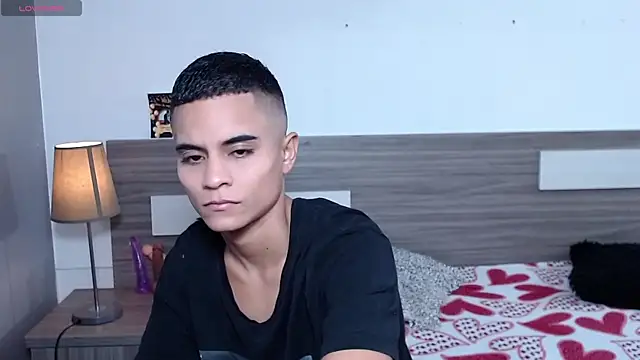 Liiamthompson online show from 11-22-25, 09:19