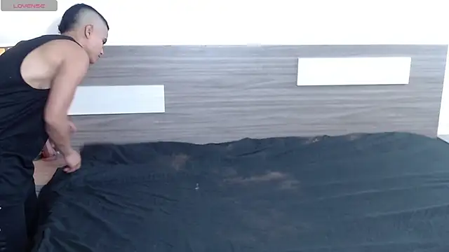 Liiamthompson online show from 12-21-25, 09:16