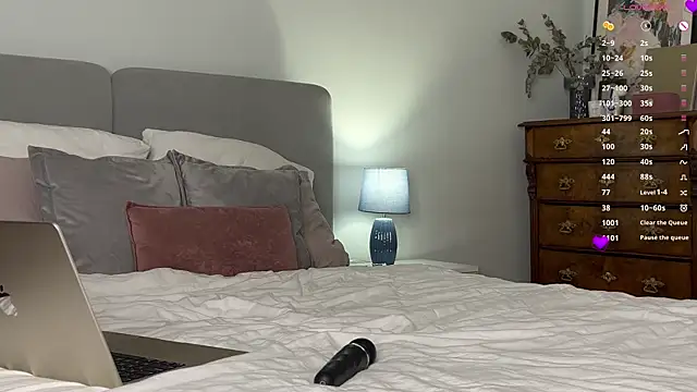 WhiteAnni online show from 10-03-25, 03:58