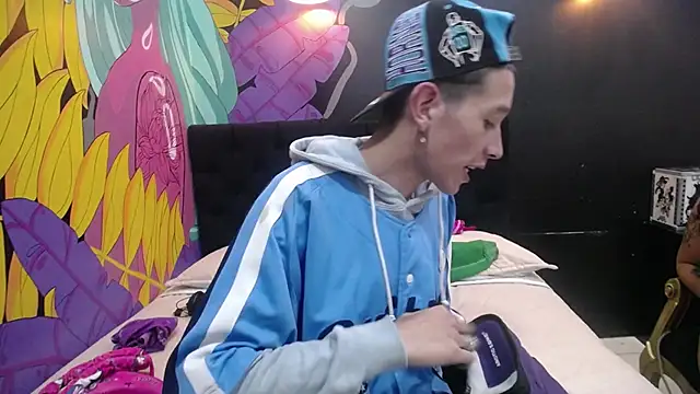 Snapshot of SimonAndJocelyn chatting on 02-20-25, 10:59 SimonAndJocelyn online show from 02-20-25, 10:59