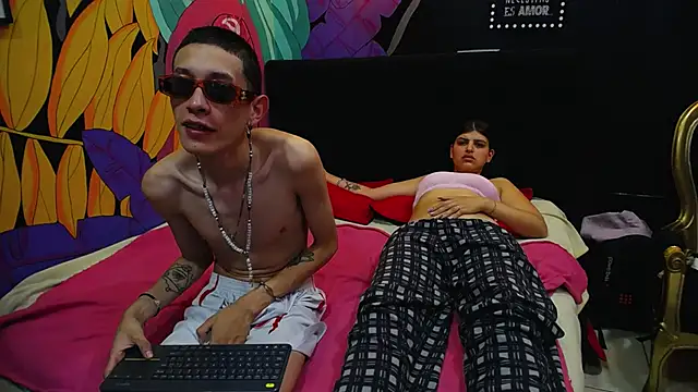 Snapshot of SimonAndJocelyn chatting on 03-16-25, 01:06 SimonAndJocelyn online show from 03-16-25, 01:06