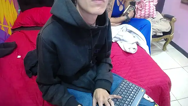 Snapshot of SimonAndJocelyn chatting on 03-20-25, 07:57 SimonAndJocelyn online show from 03-20-25, 07:57