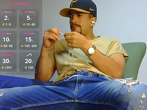 Snapshot of Keiviid chatting on 07-14-26, 03:33 Keiviid online show from 07-14-26, 03:33
