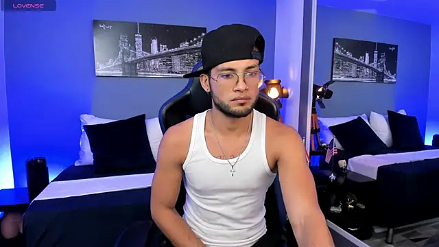 Snapshot of Max_Conor1 chatting on 04-27-26, 06:00 Max Conor1 online show from 04-27-26, 06:00