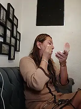 Snapshot of MirandaLatinaLovely chatting on 07-09-26, 04:33 MirandaLatinaLovely online show from 07-09-26, 04:33