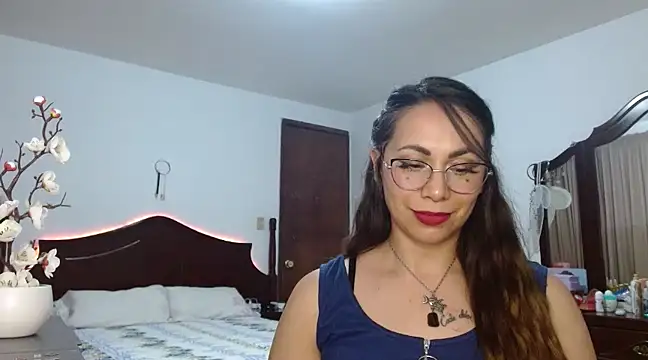 Snapshot of AloLovely_ chatting on 02-19-25, 02:33 AloLovely online show from 02-19-25, 02:33