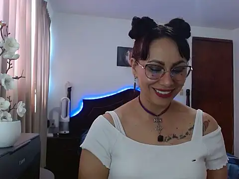 Snapshot of AloLovely_ chatting on 03-27-26, 08:41 AloLovely online show from 03-27-26, 08:41