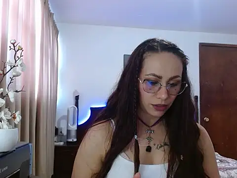 Snapshot of AloLovely_ chatting on 04-01-26, 11:02 AloLovely online show from 04-01-26, 11:02