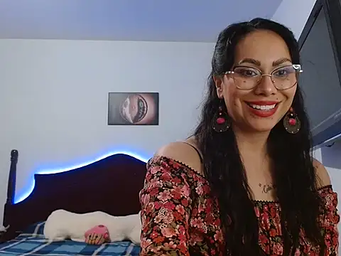 Snapshot of AloLovely_ chatting on 05-15-26, 02:51 AloLovely online show from 05-15-26, 02:51