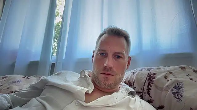 Snapshot of Christian87xxx chatting on 09-11-25, 09:42 Christian87xxx online show from 09-11-25, 09:42