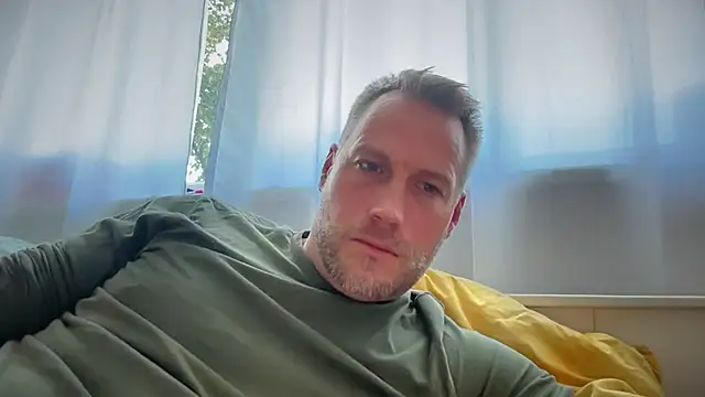 Snapshot of Christian87xxx chatting on 09-19-25, 03:24 Christian87xxx online show from 09-19-25, 03:24