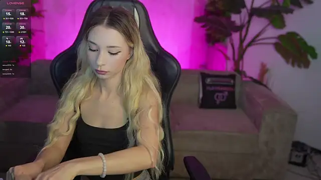 Snapshot of Emma_Rose_69 chatting on 05-19-26, 08:42 Emma Rose 69 online show from 05-19-26, 08:42