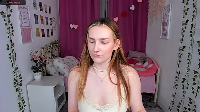 MaryWaddell online show from 07-19-26, 03:49