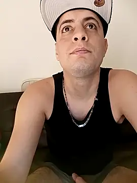 Kelv1n29 online show from 02-10-26, 05:39