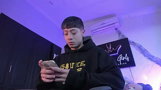 marcuscollins1  online show from 03-18-26, 12:30