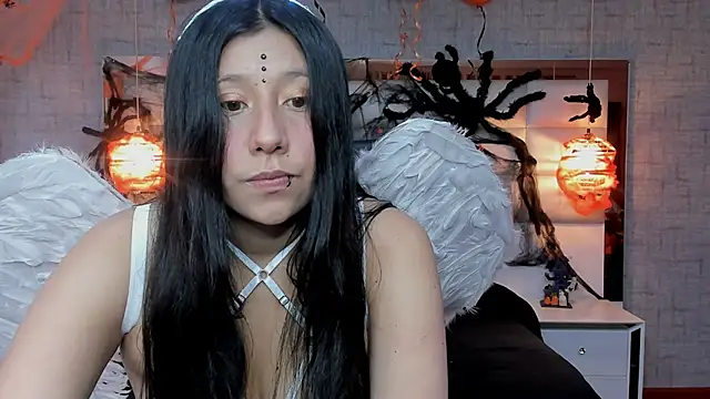 Nohemi louse online show from 10-31-25, 07:04