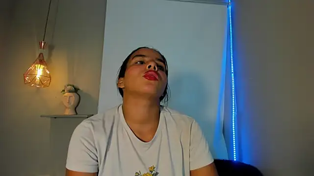 Snapshot of Roxy_Stonee chatting on 05-30-26, 07:11 Roxy Stonee online show from 05-30-26, 07:11