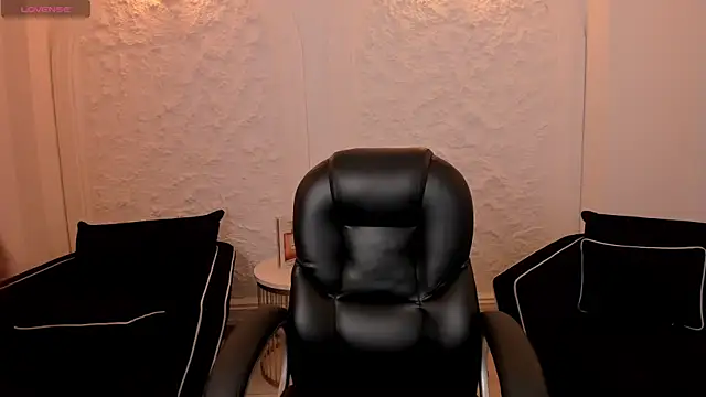 Snapshot of BeccaBaxter chatting on 05-10-26, 12:10 BeccaBaxter online show from 05-10-26, 12:10