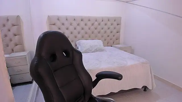 JhoanLeandro online show from 12-04-25, 04:44