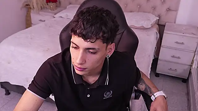 JhoanLeandro online show from 03-24-26, 06:18