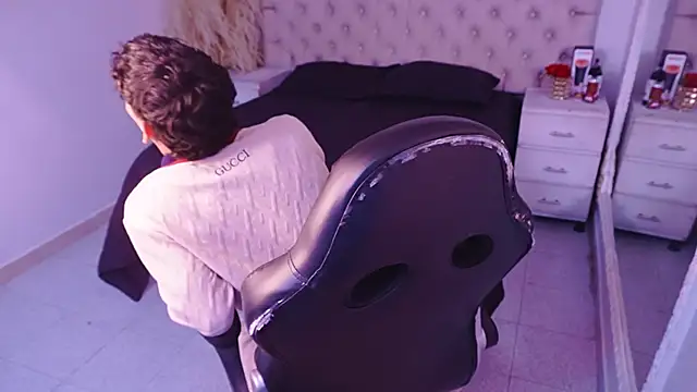 JhoanLeandro online show from 04-17-26, 07:33