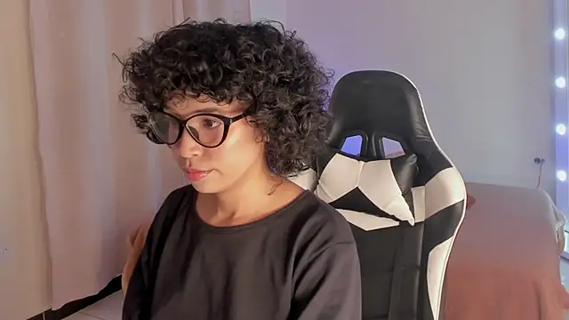 Snapshot of leahaltomm chatting on 02-23-25, 07:07 leahaltomm online show from 02-23-25, 07:07