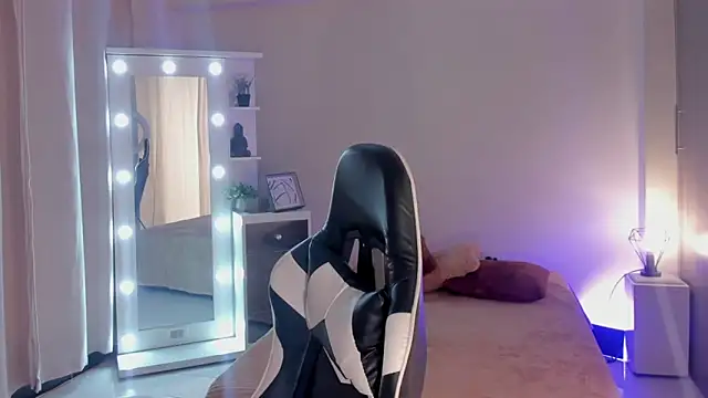 Snapshot of leahaltomm chatting on 03-09-25, 06:32 leahaltomm online show from 03-09-25, 06:32