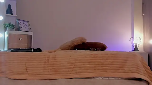 Snapshot of leahaltomm chatting on 03-09-25, 09:36 leahaltomm online show from 03-09-25, 09:36