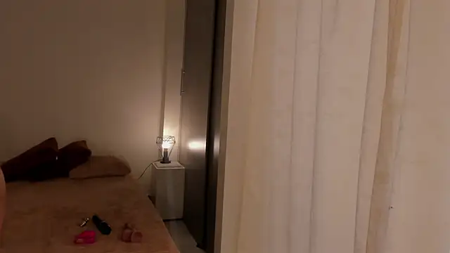 Snapshot of leahaltomm chatting on 03-17-25, 09:34 leahaltomm online show from 03-17-25, 09:34