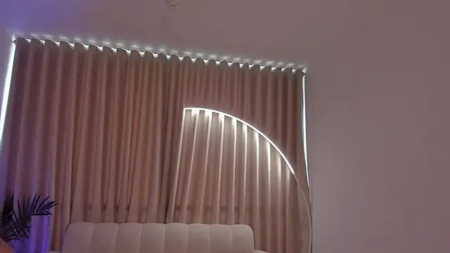 Snapshot of leahaltomm chatting on 09-21-25, 07:59 leahaltomm online show from 09-21-25, 07:59