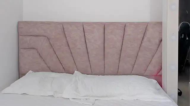 Snapshot of leahaltomm chatting on 10-29-25, 07:59 leahaltomm online show from 10-29-25, 07:59