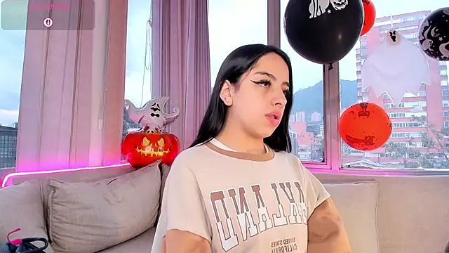 Daphne chers online show from 10-31-25, 02:29