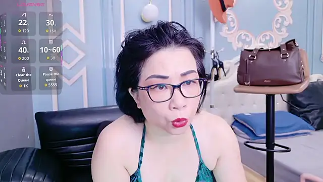 Snapshot of LucianaMe chatting on 04-19-26, 02:22 LucianaMe online show from 04-19-26, 02:22