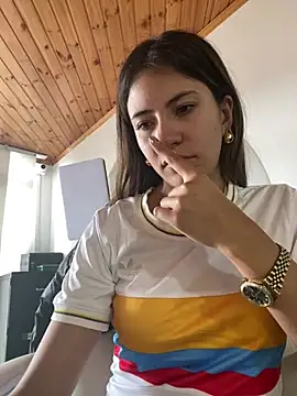 Snapshot of Andrea18_blonde chatting on 03-20-25, 02:32 Andrea18 blonde online show from 03-20-25, 02:32