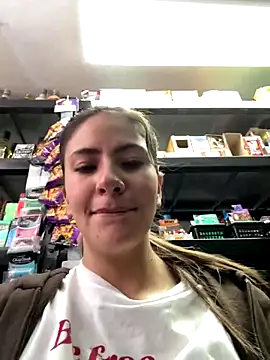 Snapshot of Andrea18_blonde chatting on 10-24-25, 02:02 Andrea18 blonde online show from 10-24-25, 02:02