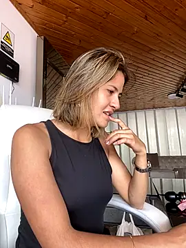 Snapshot of Andrea18_blonde chatting on 11-05-25, 04:07 Andrea18 blonde online show from 11-05-25, 04:07