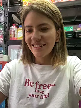 Snapshot of Andrea18_blonde chatting on 11-25-25, 03:23 Andrea18 blonde online show from 11-25-25, 03:23