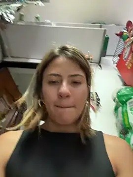 Snapshot of Andrea18_blonde chatting on 12-15-25, 05:39 Andrea18 blonde online show from 12-15-25, 05:39